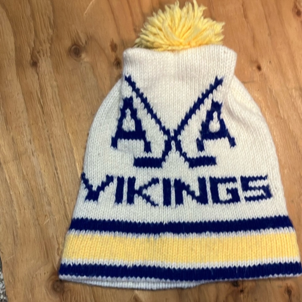 Vintage Toque beanie winter hat AA Hockey Vikings  Pom Pom retro